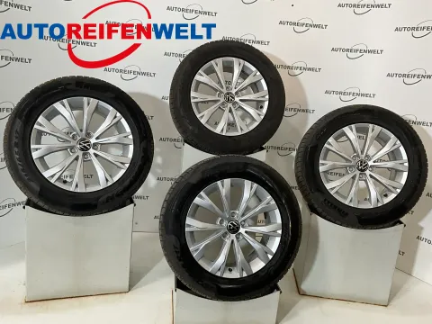 Background image for Winter Kompletträder 215/65R17 z.B. passend für VW Tiguan